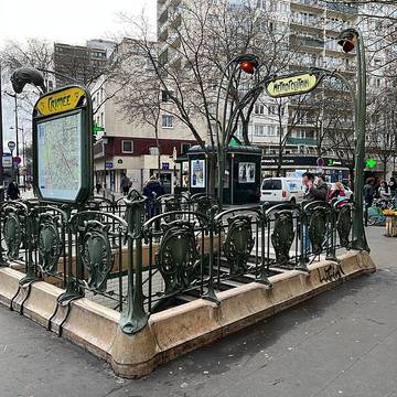 Édicule Guimard de la station Crimée - Paris 19ème