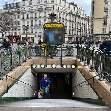 Édicule Guimard de la station Crimée - Paris 19ème