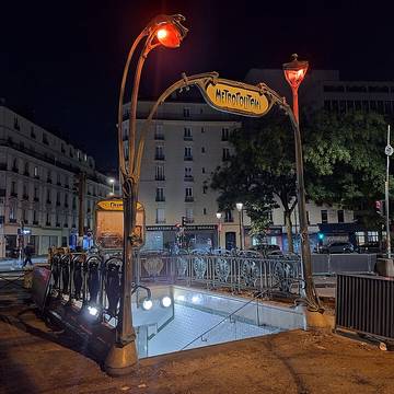 Édicule Guimard de la station Crimée - Paris 19ème