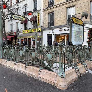 Édicule Guimard de la station Crimée - Paris 19ème