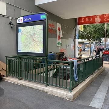 Édicule Guimard de la station Crimée - Paris 19ème