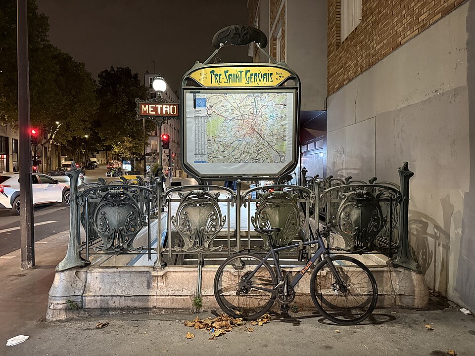 Édicule Guimard de la station Pré Saint-Gervais - Paris 19ème
