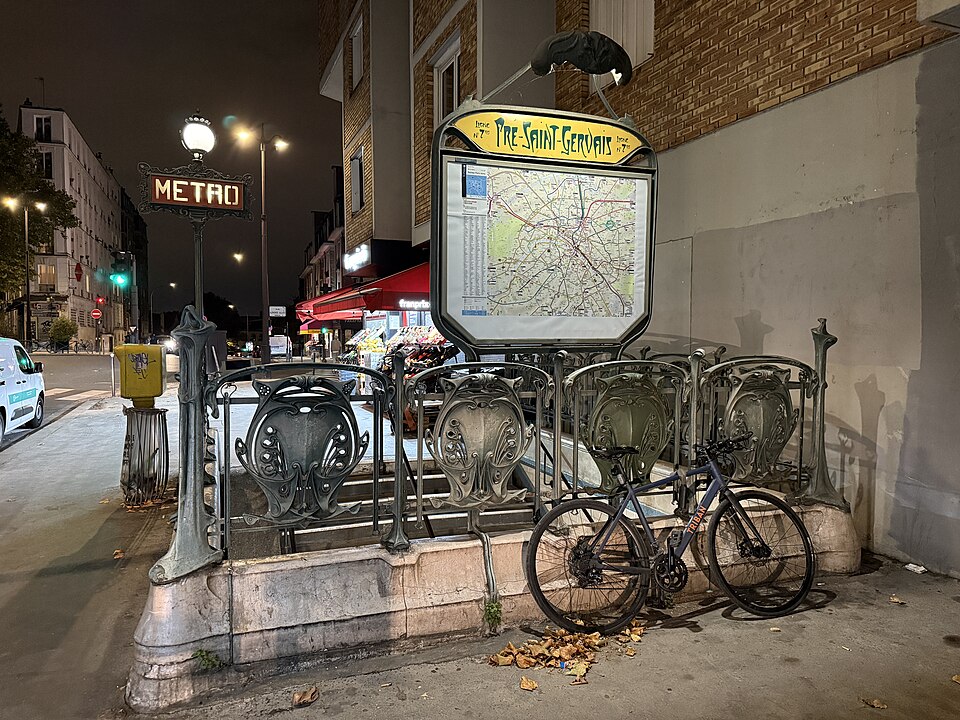 Édicule Guimard de la station Pré Saint-Gervais - Paris 19ème