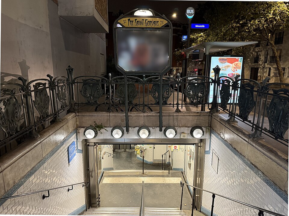 Édicule Guimard de la station Pré Saint-Gervais - Paris 19ème