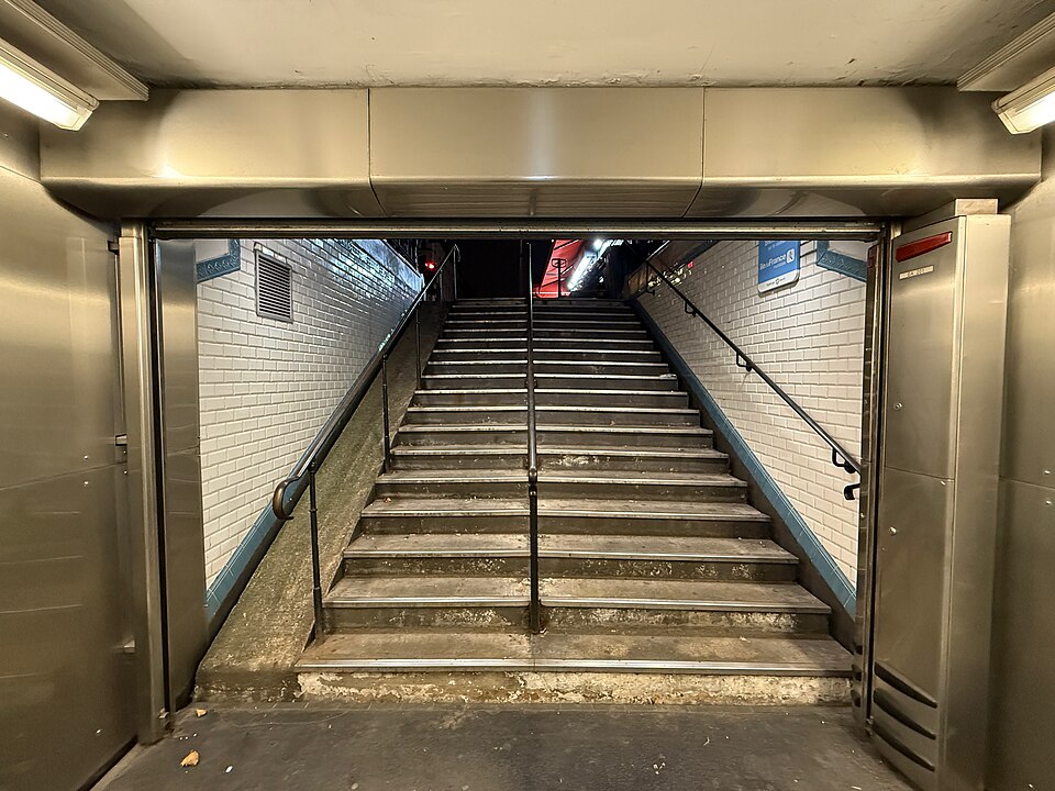 Édicule Guimard de la station Pré Saint-Gervais - Paris 19ème