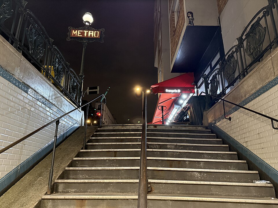 Édicule Guimard de la station Pré Saint-Gervais - Paris 19ème