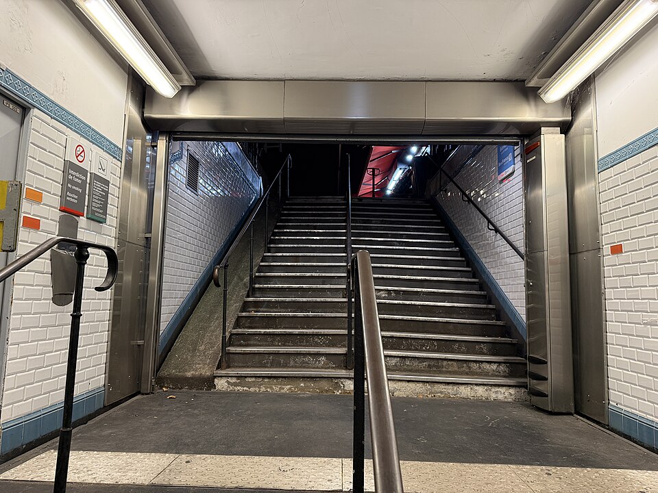 Édicule Guimard de la station Pré Saint-Gervais - Paris 19ème
