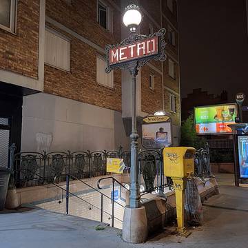 Édicule Guimard de la station Pré Saint-Gervais - Paris 19ème
