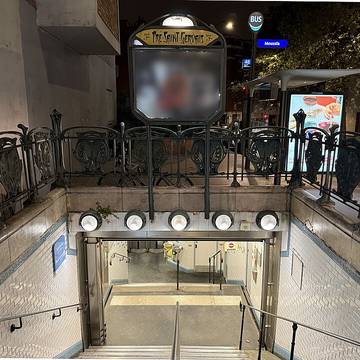 Édicule Guimard de la station Pré Saint-Gervais - Paris 19ème