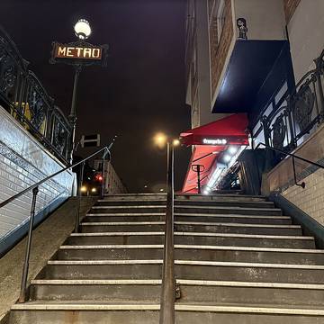 Édicule Guimard de la station Pré Saint-Gervais - Paris 19ème