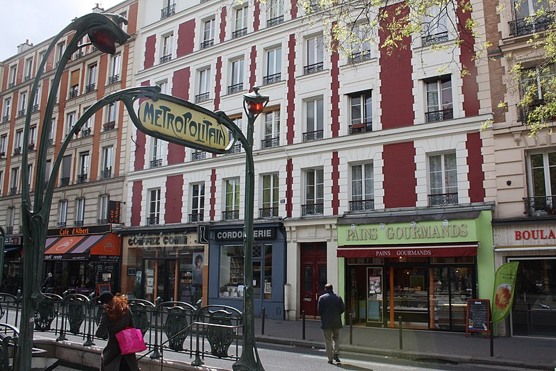 Édicule Guimard de la station Alexandre Dumas - Paris 20ème