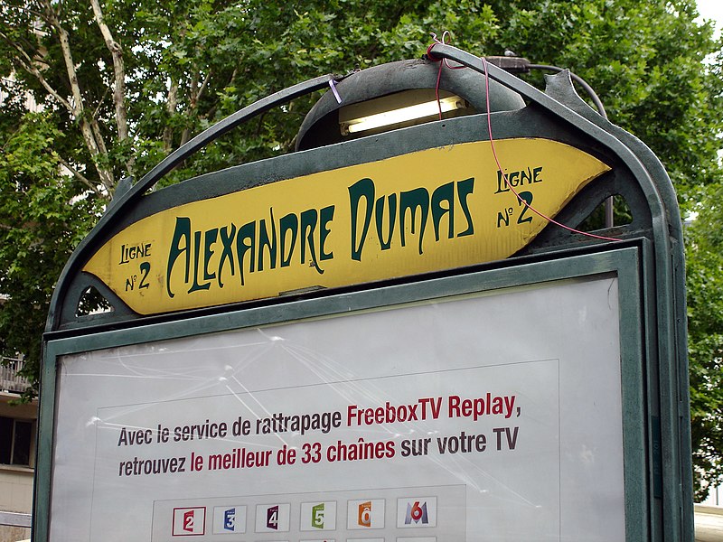Édicule Guimard de la station Alexandre Dumas - Paris 20ème
