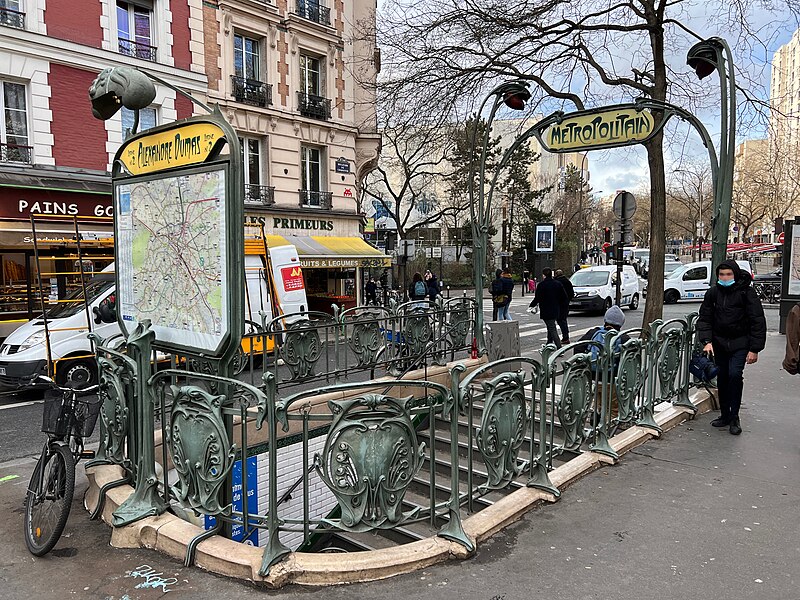 Édicule Guimard de la station Alexandre Dumas - Paris 20ème