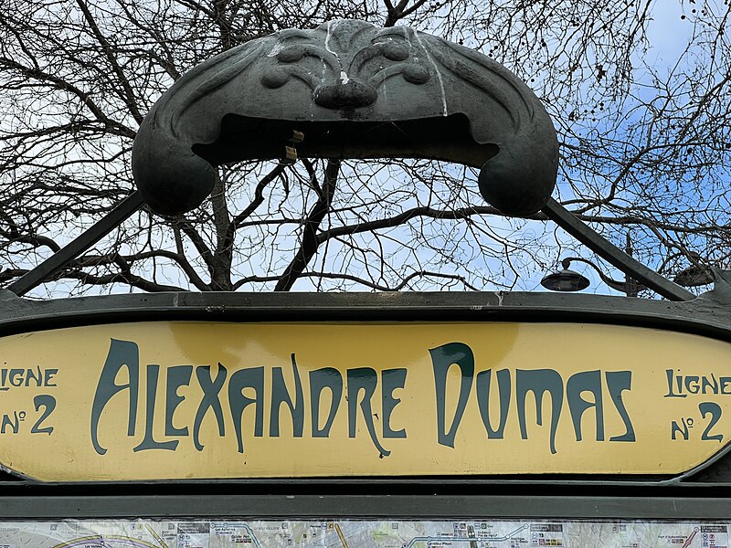 Édicule Guimard de la station Alexandre Dumas - Paris 20ème