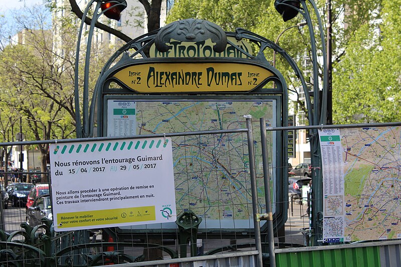 Édicule Guimard de la station Alexandre Dumas - Paris 20ème
