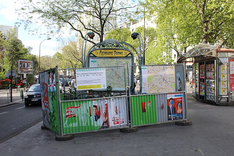 Édicule Guimard de la station Alexandre Dumas - Paris 20ème