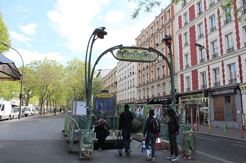 Édicule Guimard de la station Alexandre Dumas - Paris 20ème