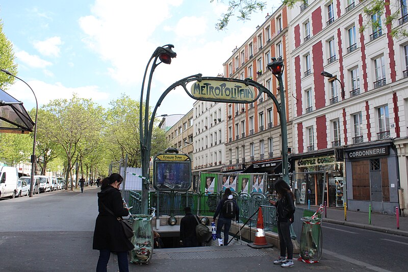 Édicule Guimard de la station Alexandre Dumas - Paris 20ème