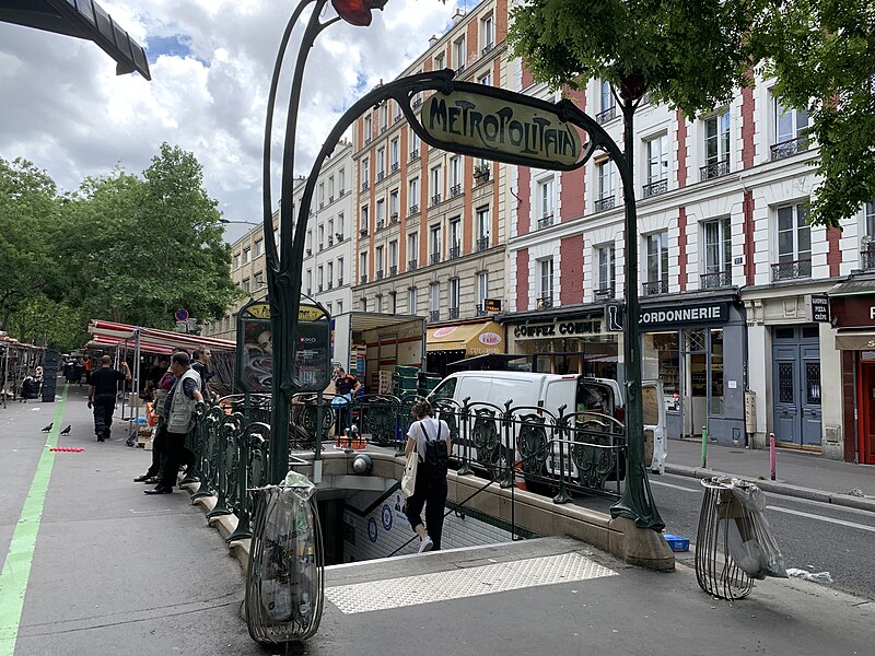 Édicule Guimard de la station Alexandre Dumas - Paris 20ème