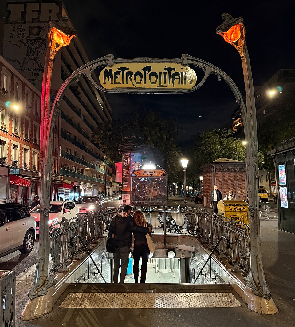 Édicule Guimard de la station Alexandre Dumas - Paris 20ème