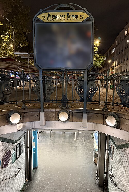 Édicule Guimard de la station Alexandre Dumas - Paris 20ème