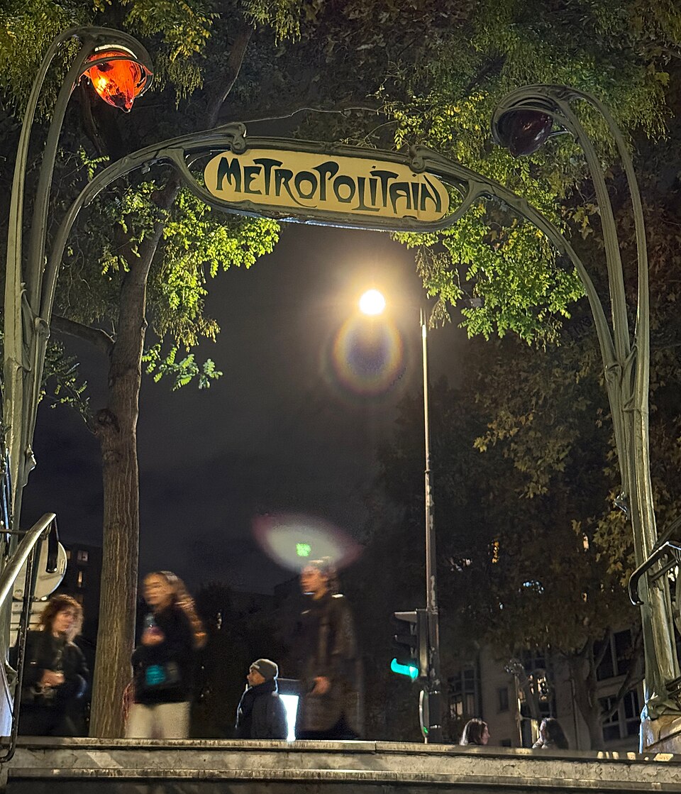 Édicule Guimard de la station Alexandre Dumas - Paris 20ème