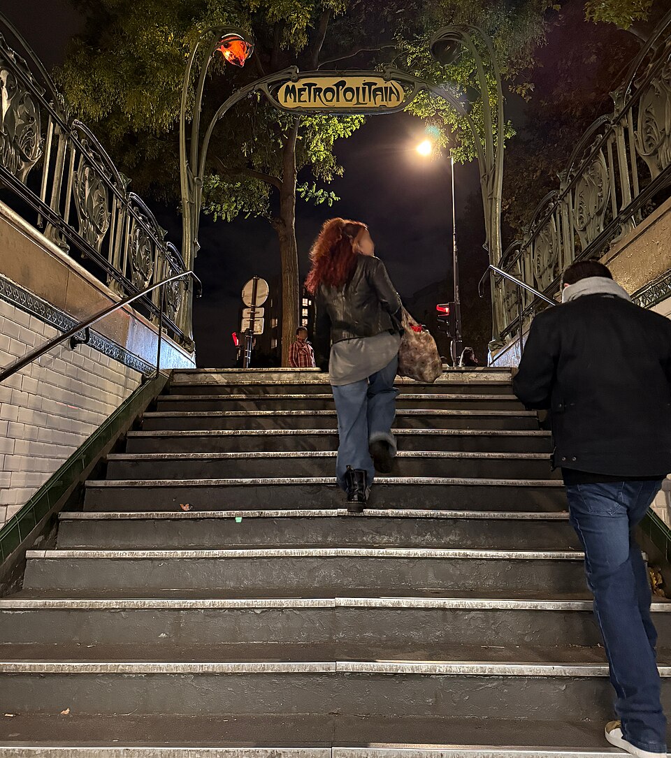 Édicule Guimard de la station Alexandre Dumas - Paris 20ème
