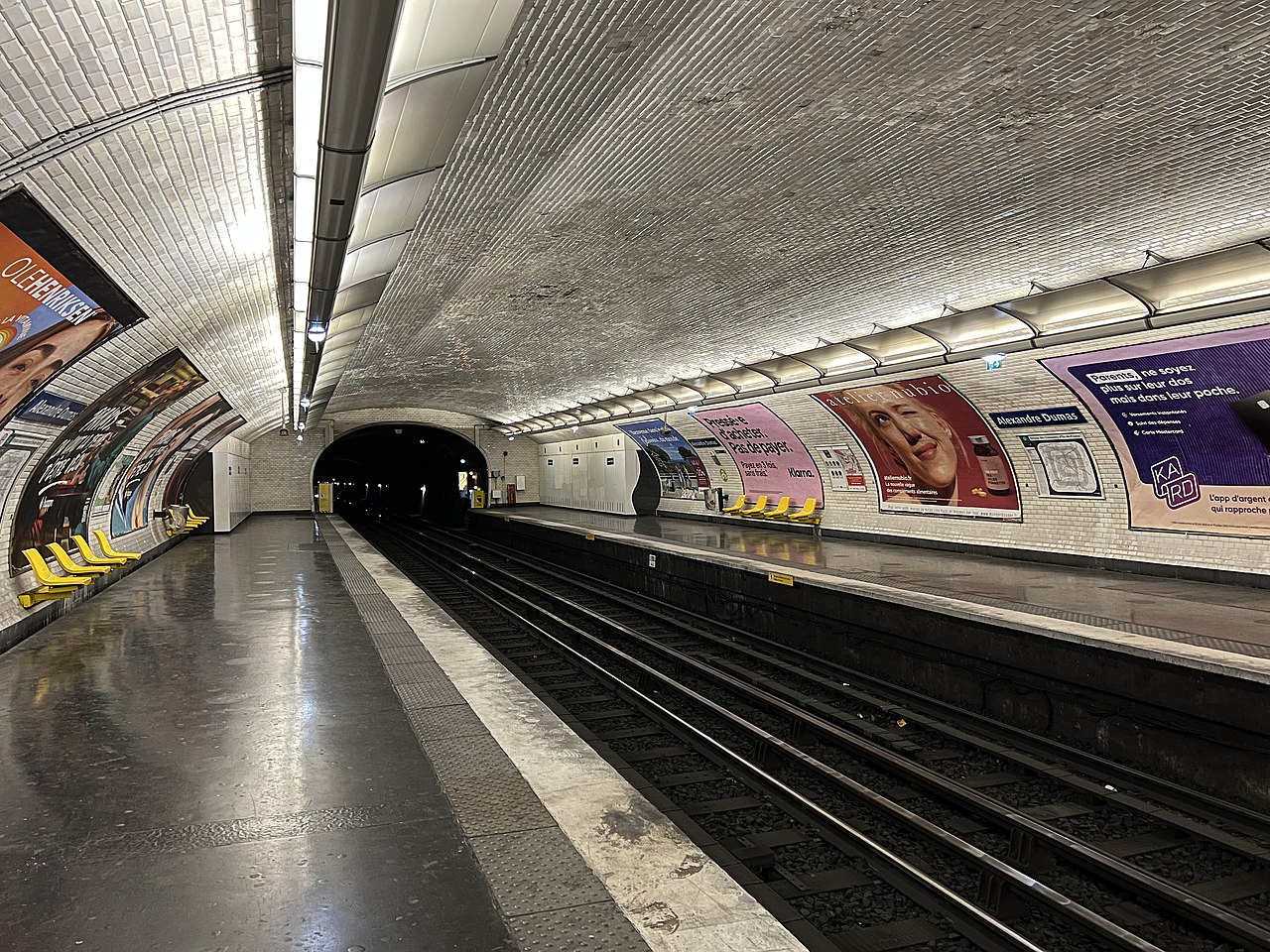 Édicule Guimard de la station Alexandre Dumas - Paris 20ème