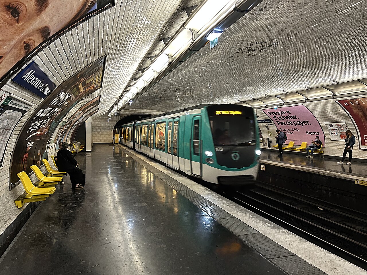 Édicule Guimard de la station Alexandre Dumas - Paris 20ème