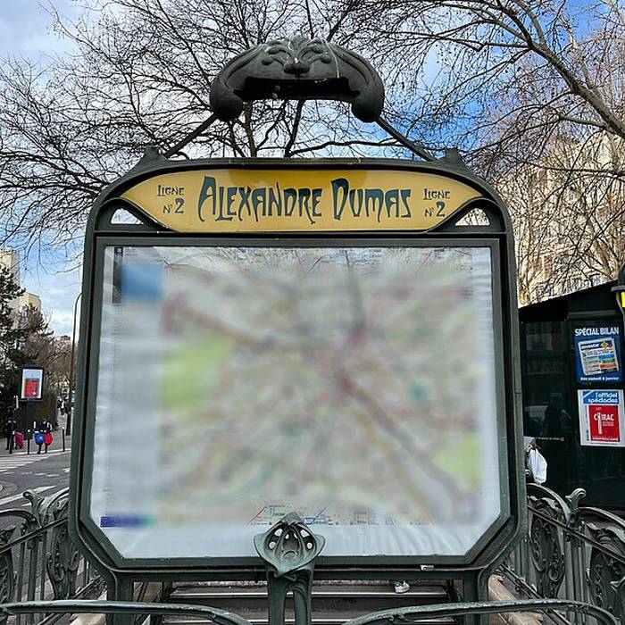 Photo de Édicule Guimard de la station Alexandre Dumas - Paris 20ème