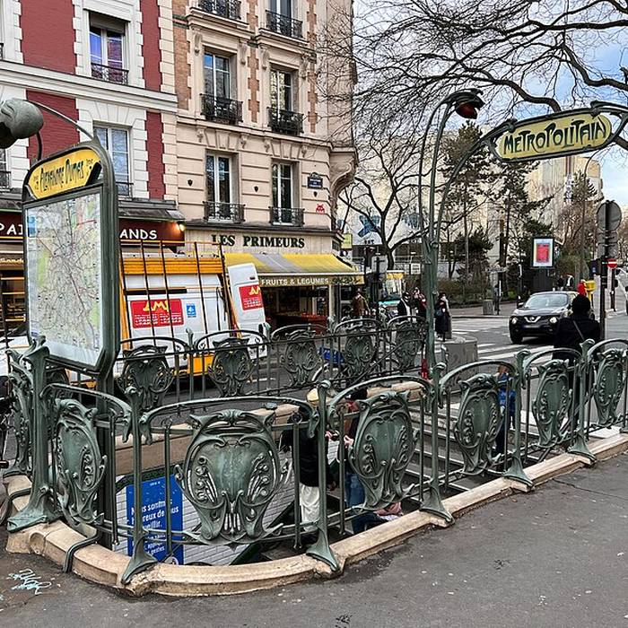 Photo de Édicule Guimard de la station Alexandre Dumas - Paris 20ème