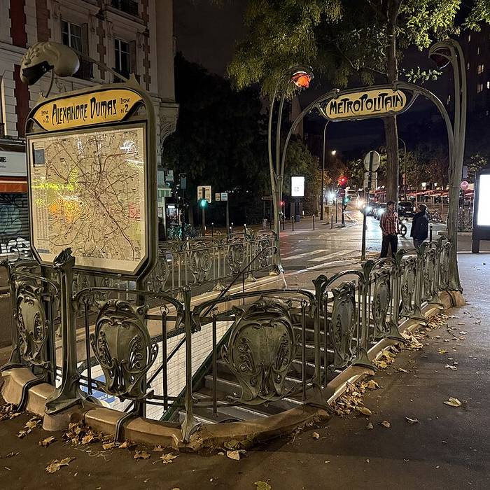 Photo de Édicule Guimard de la station Alexandre Dumas - Paris 20ème