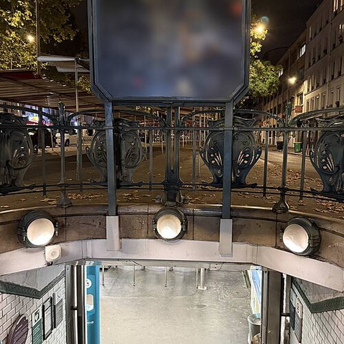 Photo de Édicule Guimard de la station Alexandre Dumas - Paris 20ème