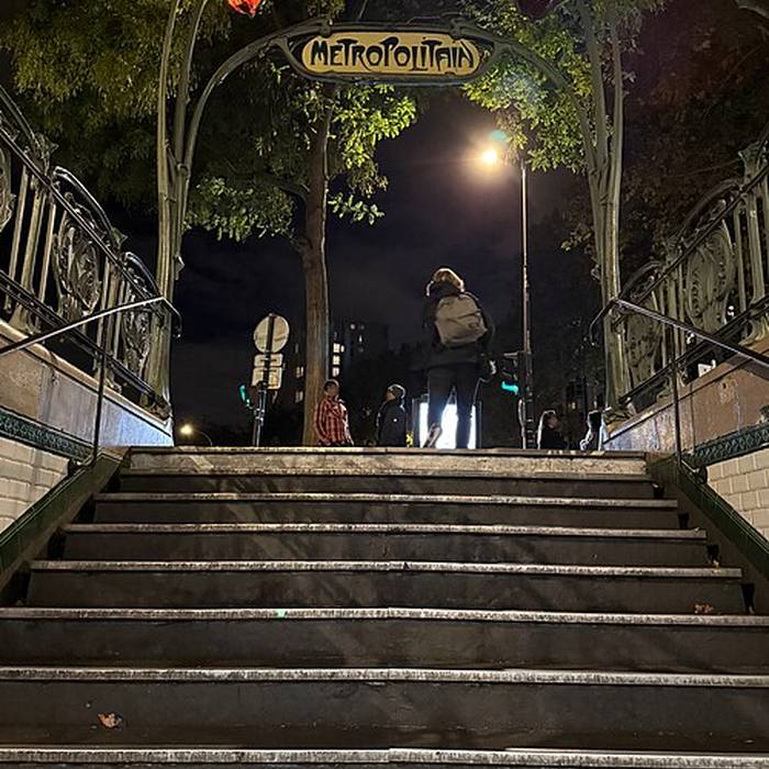Photo de Édicule Guimard de la station Alexandre Dumas - Paris 20ème