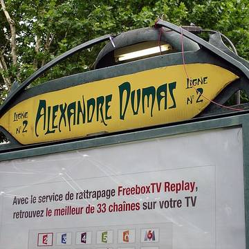 Édicule Guimard de la station Alexandre Dumas - Paris 20ème