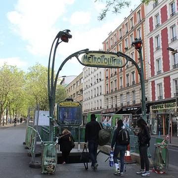 Édicule Guimard de la station Alexandre Dumas - Paris 20ème