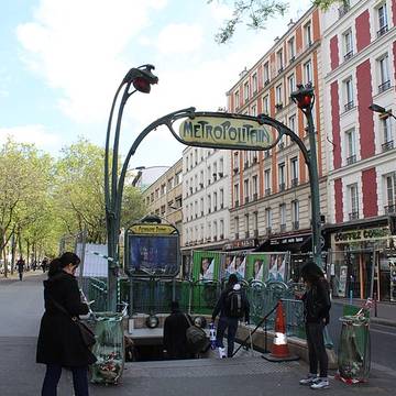 Édicule Guimard de la station Alexandre Dumas - Paris 20ème