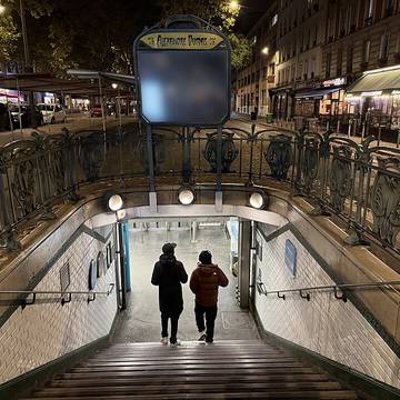 Édicule Guimard de la station Alexandre Dumas - Paris 20ème