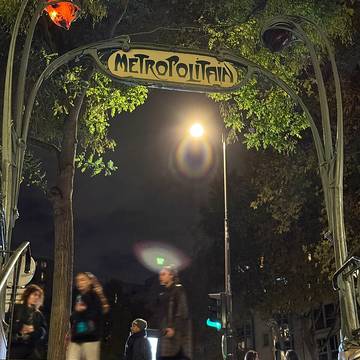 Édicule Guimard de la station Alexandre Dumas - Paris 20ème