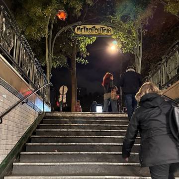 Édicule Guimard de la station Alexandre Dumas - Paris 20ème