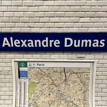 Édicule Guimard de la station Alexandre Dumas - Paris 20ème