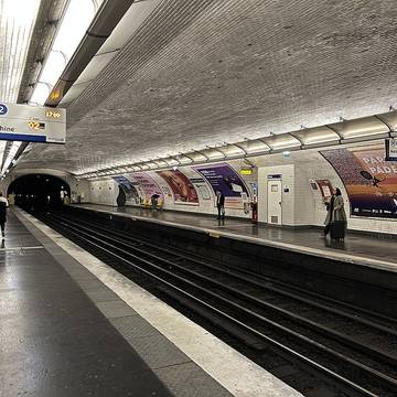 Édicule Guimard de la station Alexandre Dumas - Paris 20ème