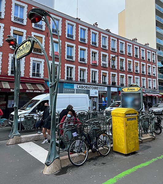 Édicule Guimard de la station Avron - Paris 20ème