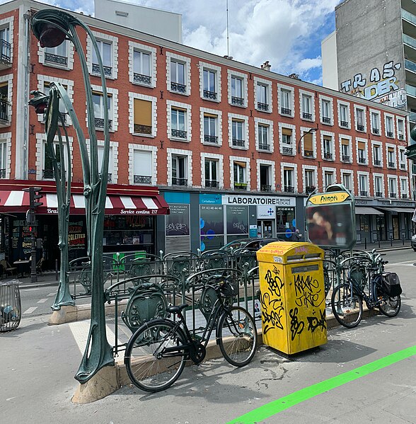 Édicule Guimard de la station Avron - Paris 20ème