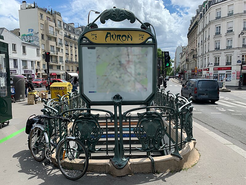 Édicule Guimard de la station Avron - Paris 20ème