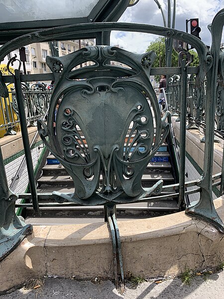 Édicule Guimard de la station Avron - Paris 20ème