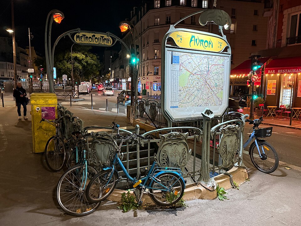 Édicule Guimard de la station Avron - Paris 20ème