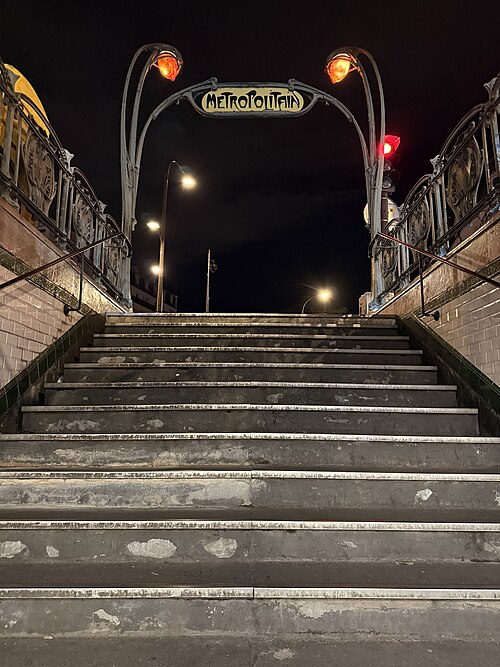 Édicule Guimard de la station Avron - Paris 20ème