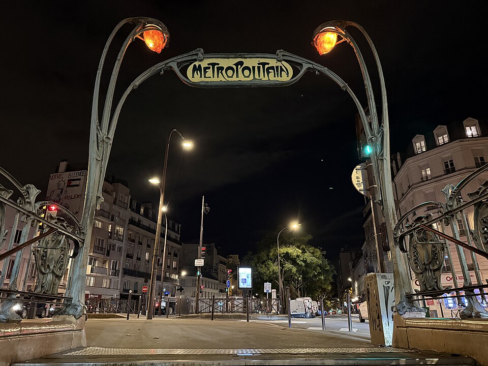 Édicule Guimard de la station Avron - Paris 20ème