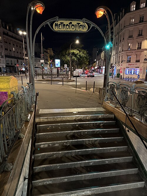 Édicule Guimard de la station Avron - Paris 20ème
